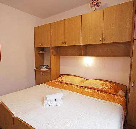 Marija 823 Novigrad (Istria)