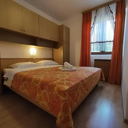 Marija 823 * Novigrad Istria